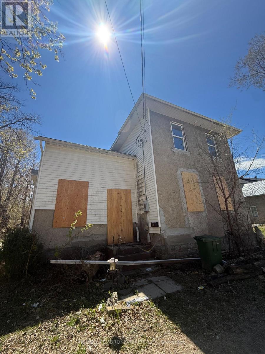 502 MARTIN STREET, Pembroke, Ontario