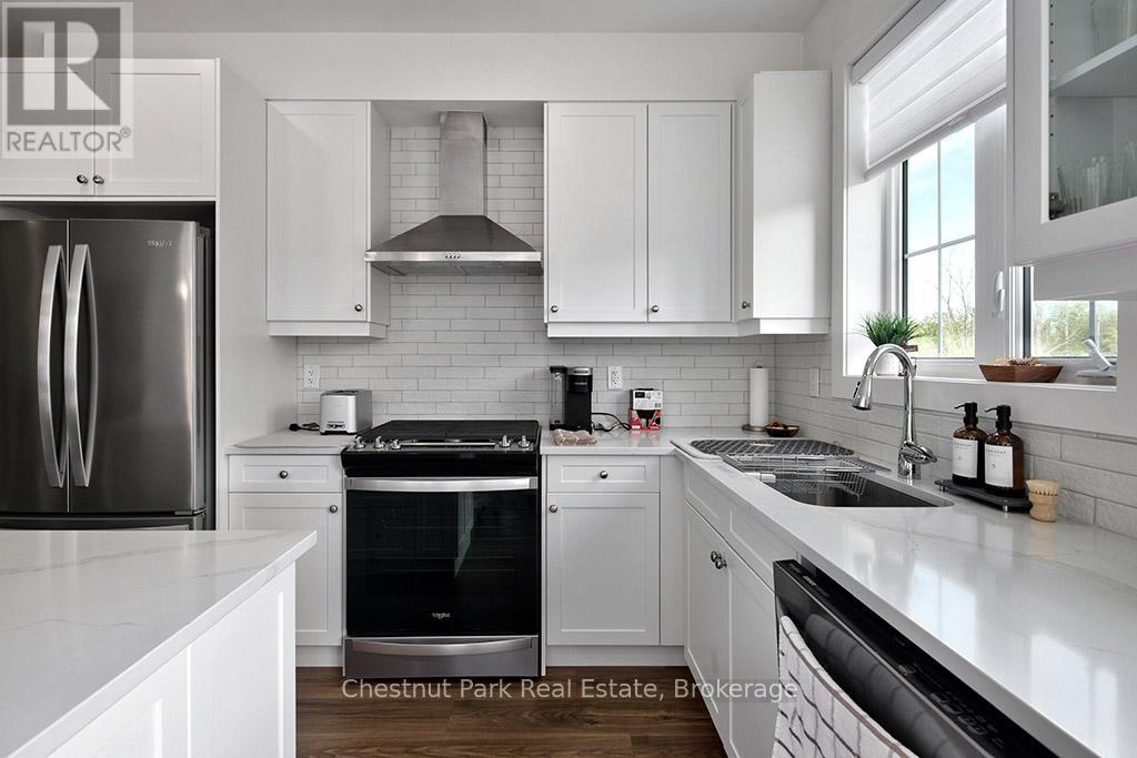 137 White Oak Crescent, Blue Mountains, Ontario  L9Y 5T5 - Photo 6 - X13504734