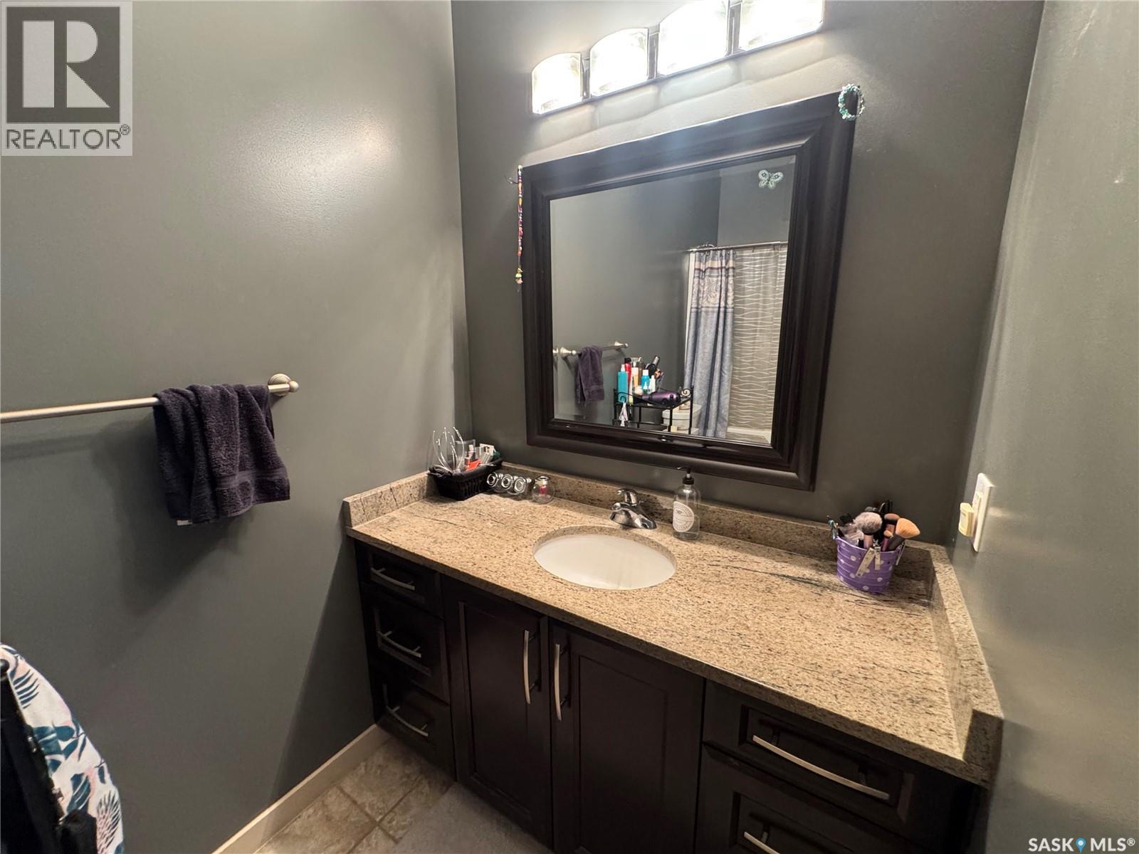 691 Barber Crescent, Weyburn, Saskatchewan  S4H 0B9 - Photo 11 - SK041066