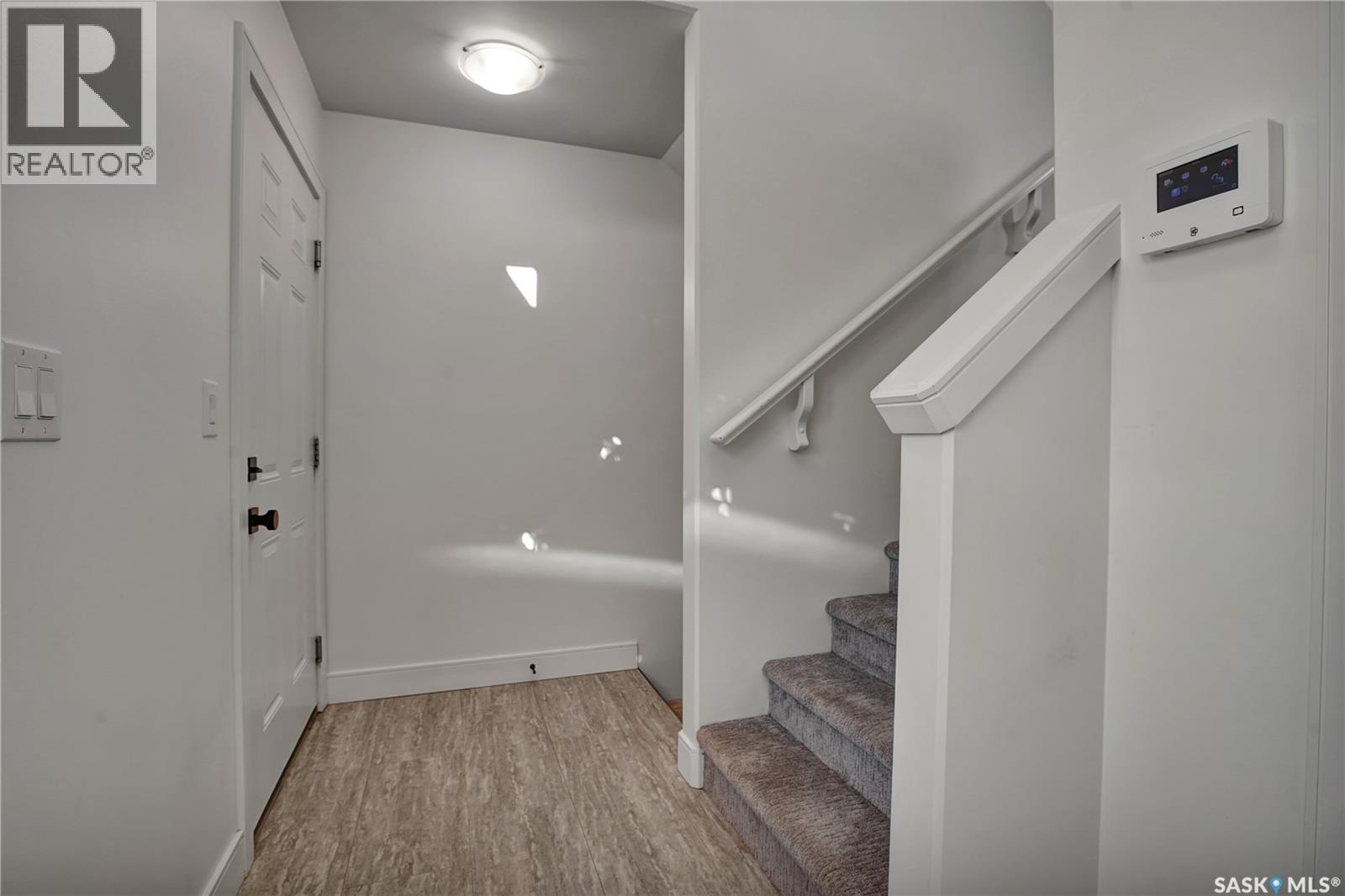 655 Kolynchuk Court, Saskatoon, Saskatchewan  S7T 0W2 - Photo 6 - SK040935