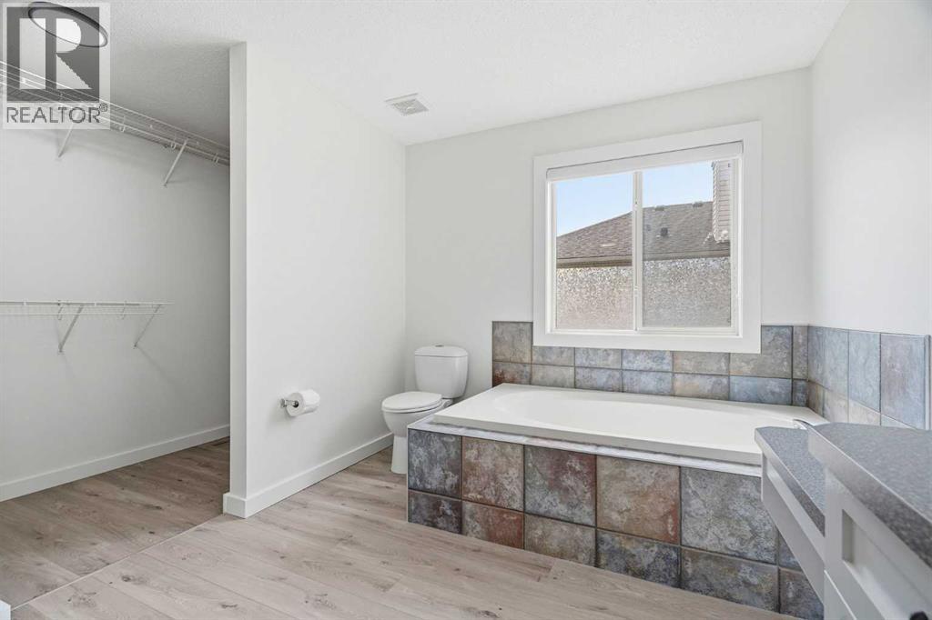 92 Prestwick Heath Se, Calgary, Alberta  T2Z 4E4 - Photo 33 - A2324373