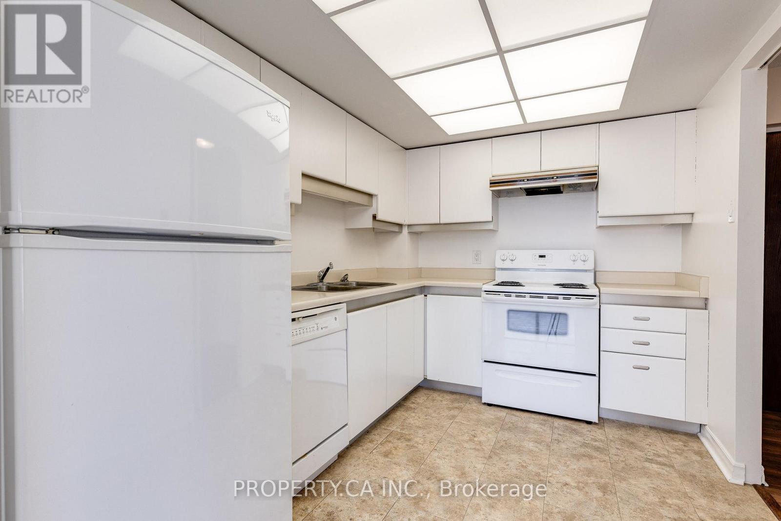 3209 - 65 Harbour Square, Toronto, Ontario  M5J 2L4 - Photo 9 - C13504598