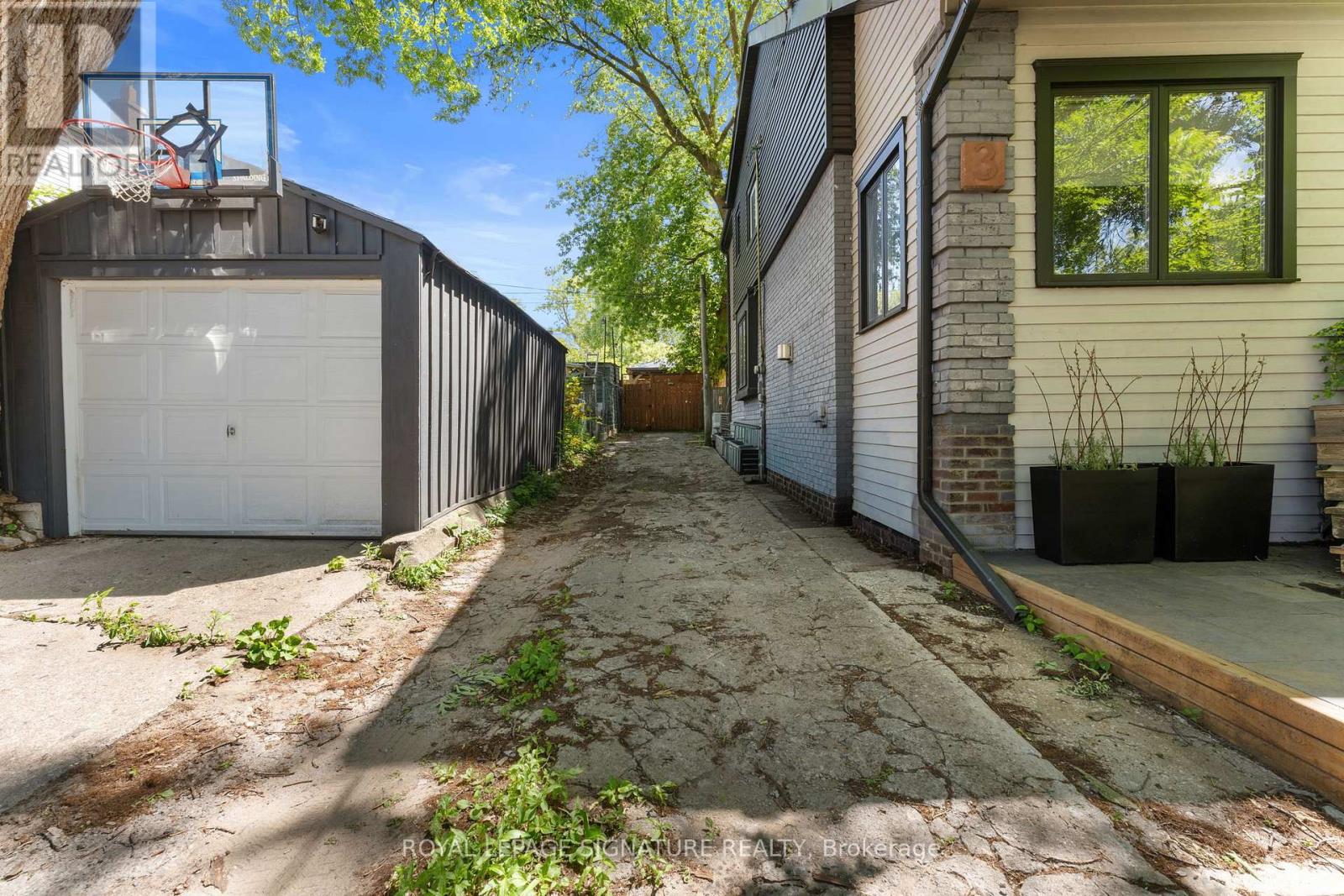 113 Merrill Avenue E, Toronto, Ontario M4C 1C8 - Photo 50 - E13504570