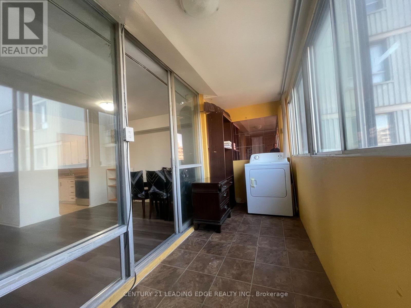 2411 - 5 Massey Square, Toronto, Ontario M4C 5L6 - Photo 11 - E13504594