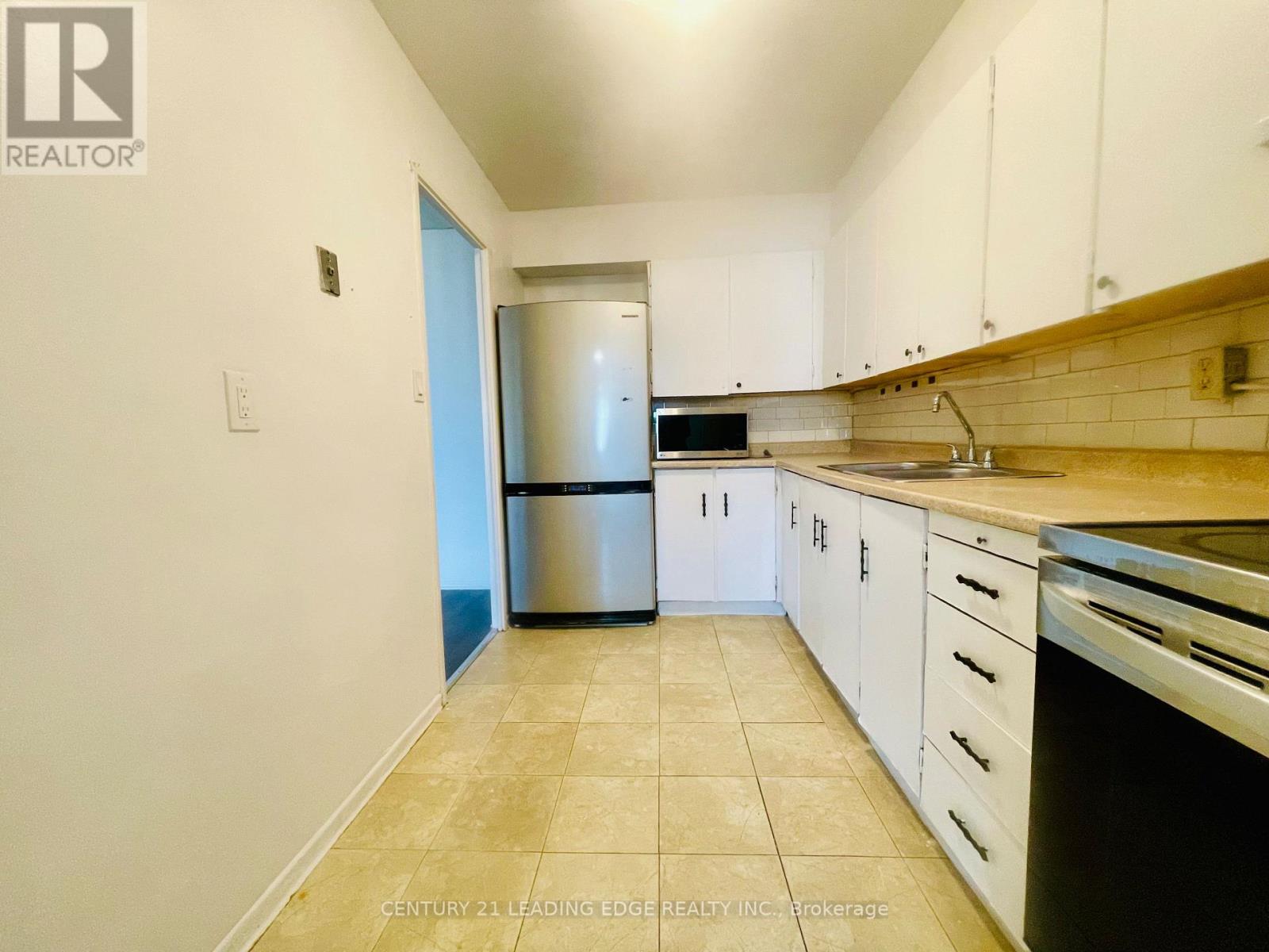 2411 - 5 Massey Square, Toronto, Ontario M4C 5L6 - Photo 4 - E13504594