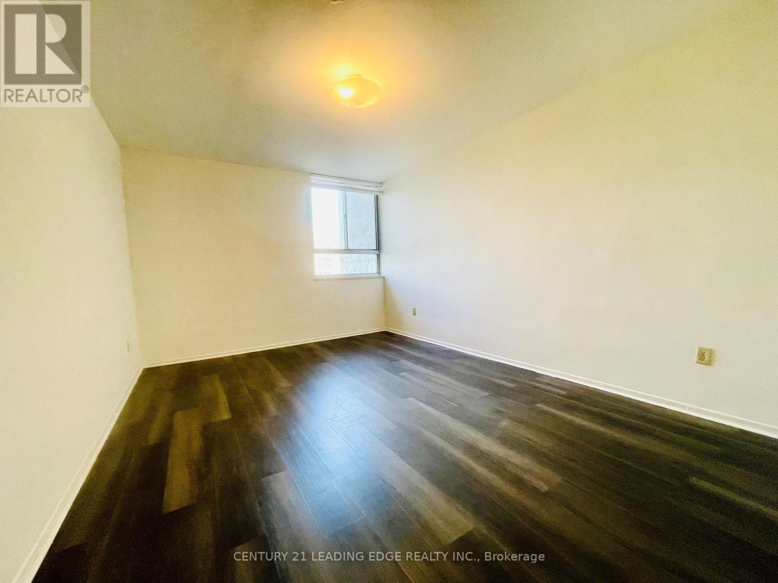 2411 - 5 Massey Square, Toronto, Ontario M4C 5L6 - Photo 8 - E13504594