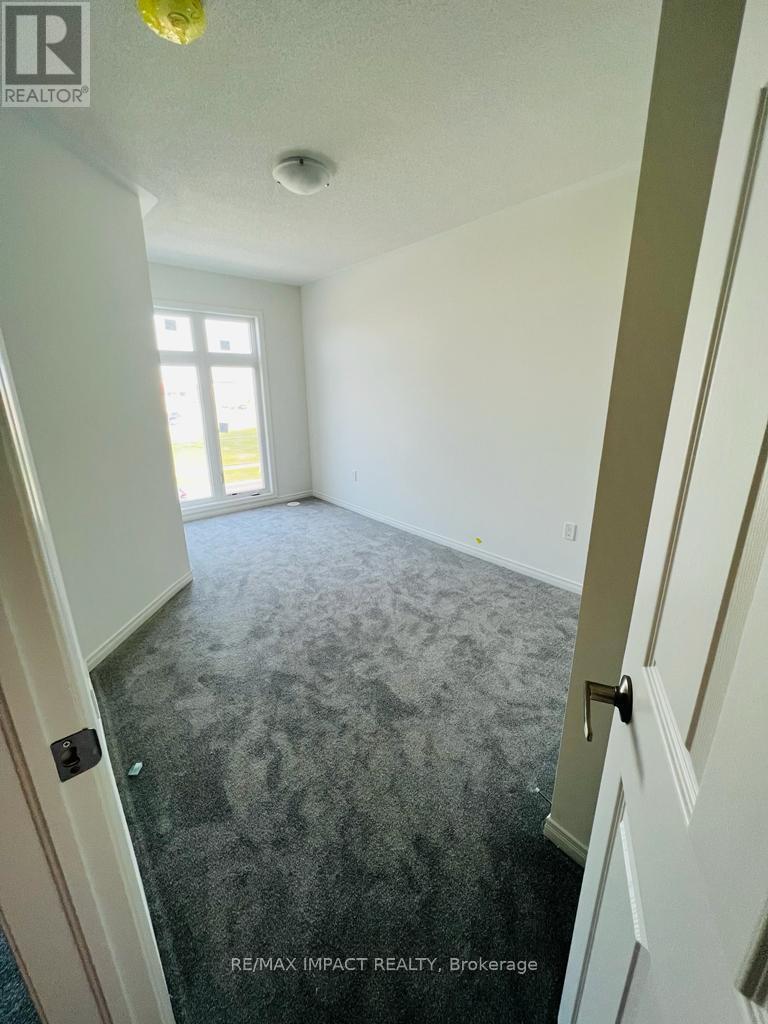 1475 Grand Prairie Path E, Oshawa, Ontario  L1K 3G1 - Photo 5 - E13504612