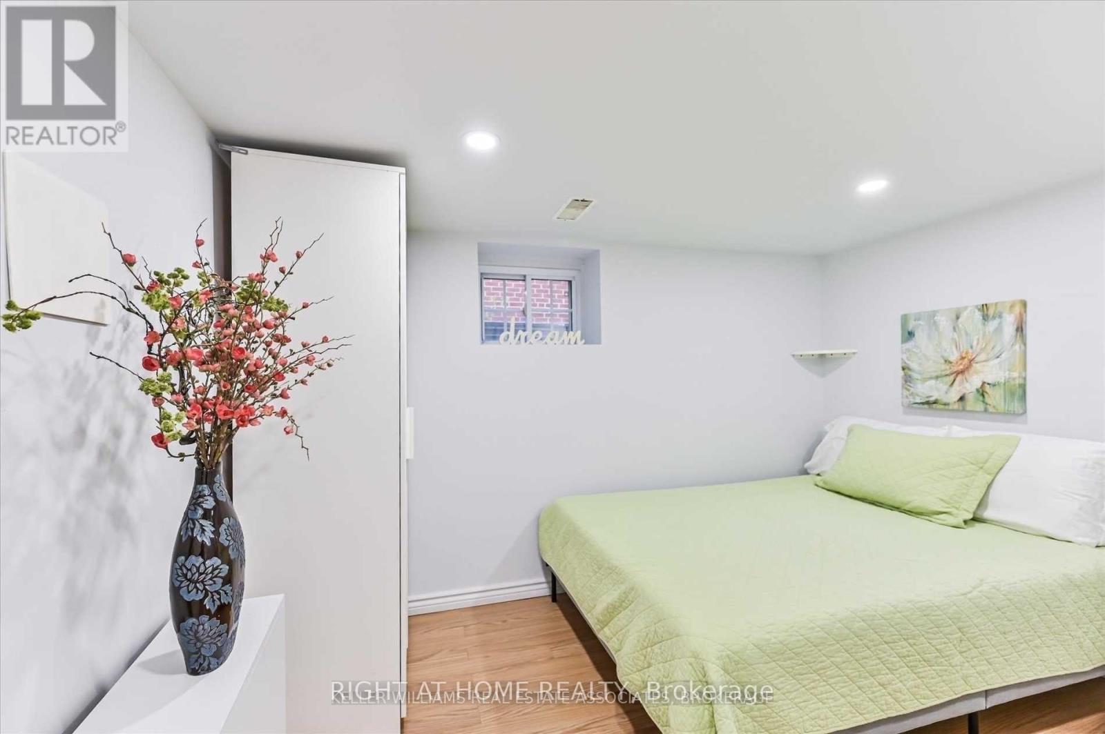 40 PLAXTON DRIVE, Toronto, Ontario