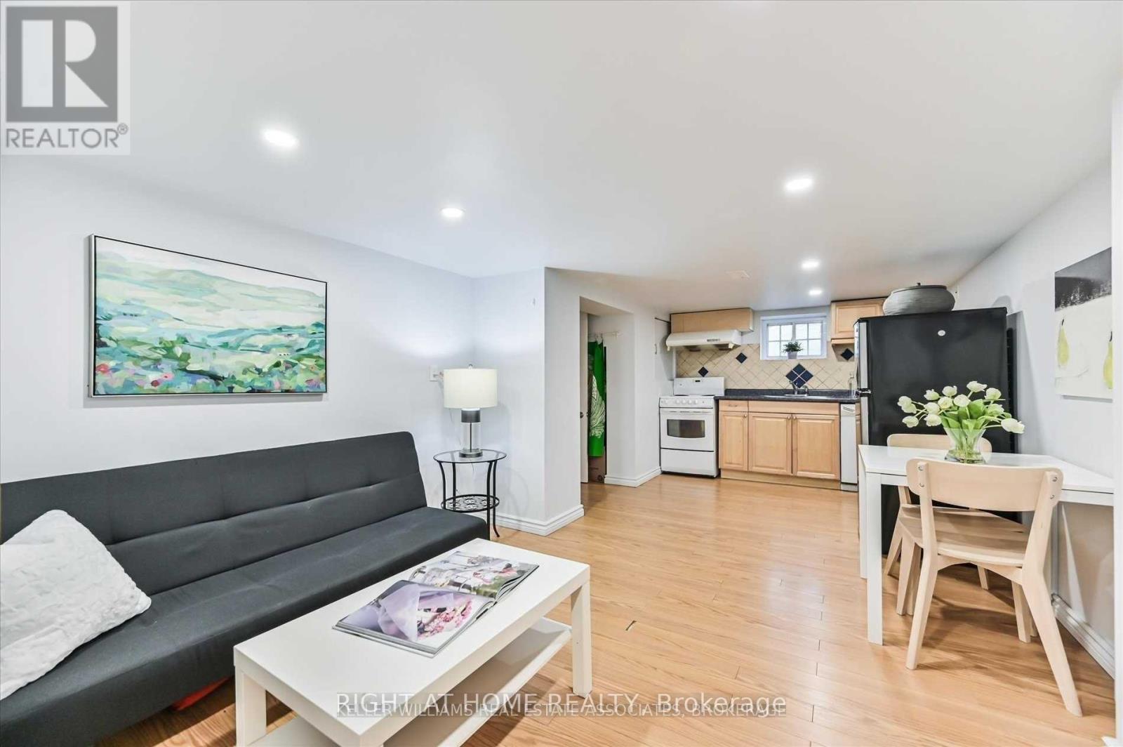 40 Plaxton Drive, Toronto, Ontario  M4B 2P9 - Photo 3 - E13504760