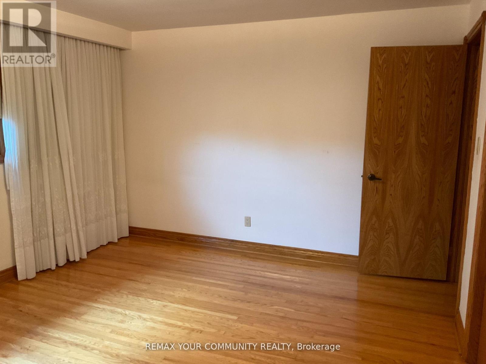Upper 3 Levels - 391 Glen Park Avenue, Toronto, Ontario  M6B 2E6 - Photo 8 - W13504676