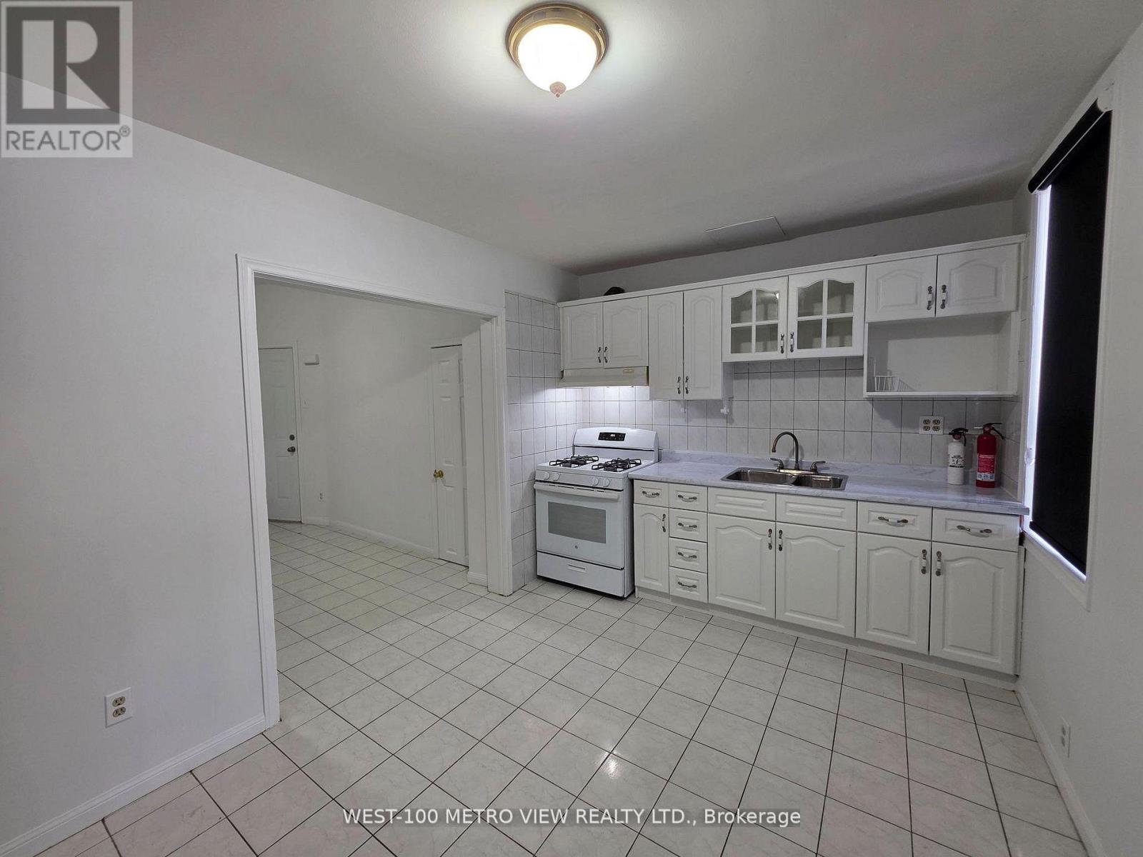1075 Dufferin Street, Toronto, Ontario  M6H 4B5 - Photo 3 - W13504706