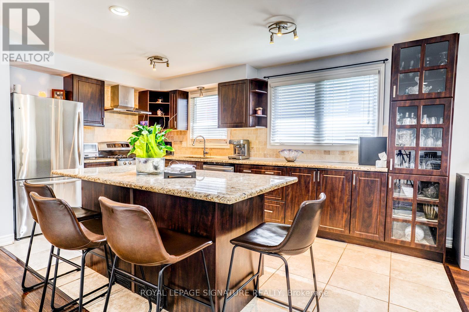 7639 Kittridge Drive, Mississauga, Ontario  L4T 3L9 - Photo 10 - W13504748