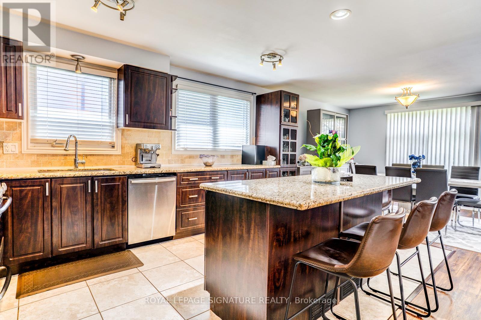7639 Kittridge Drive, Mississauga, Ontario  L4T 3L9 - Photo 11 - W13504748