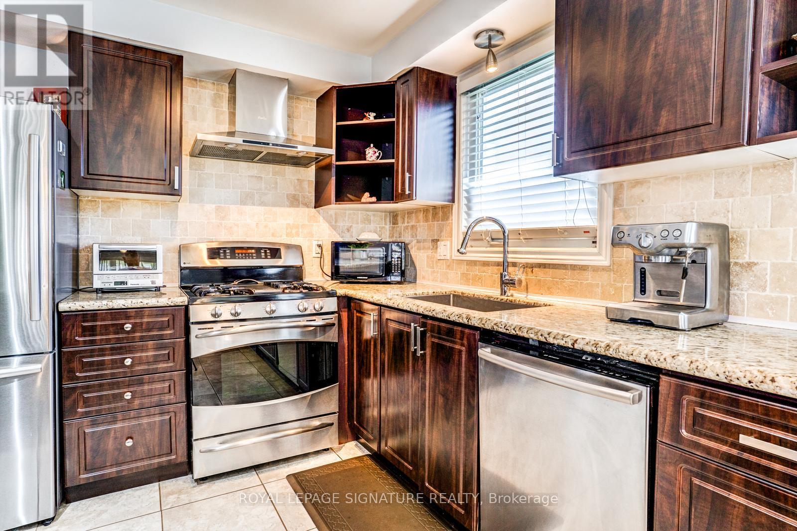 7639 Kittridge Drive, Mississauga, Ontario  L4T 3L9 - Photo 12 - W13504748