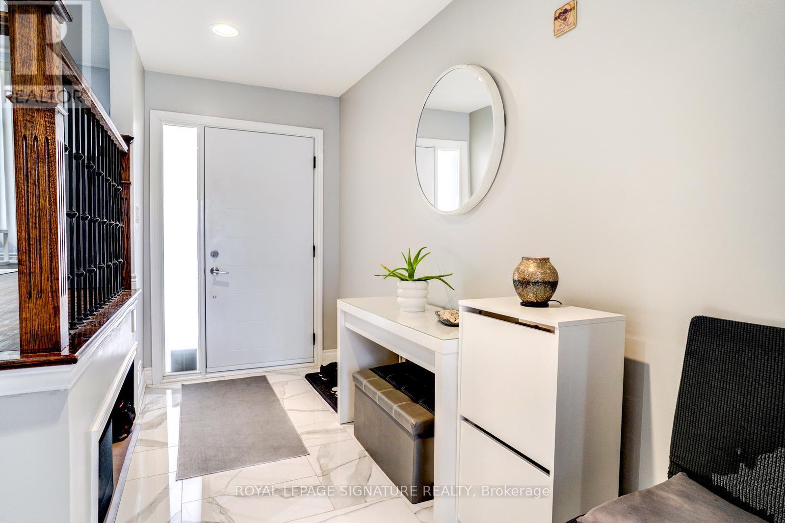 7639 Kittridge Drive, Mississauga, Ontario  L4T 3L9 - Photo 2 - W13504748