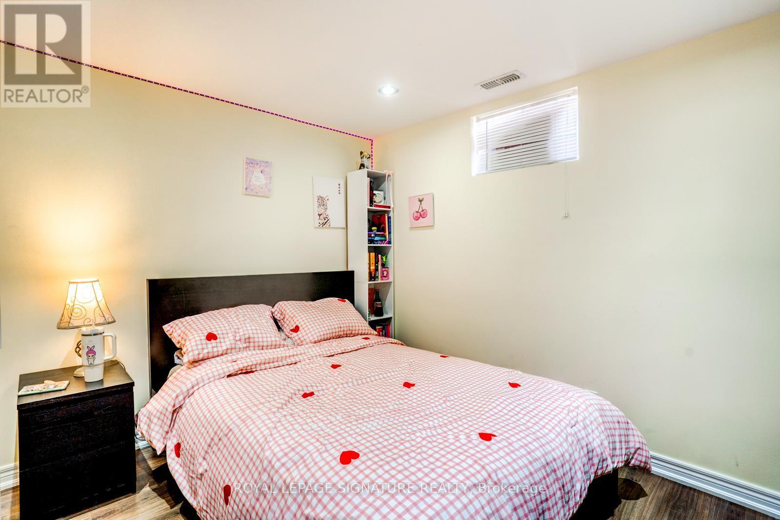 7639 Kittridge Drive, Mississauga, Ontario  L4T 3L9 - Photo 24 - W13504748
