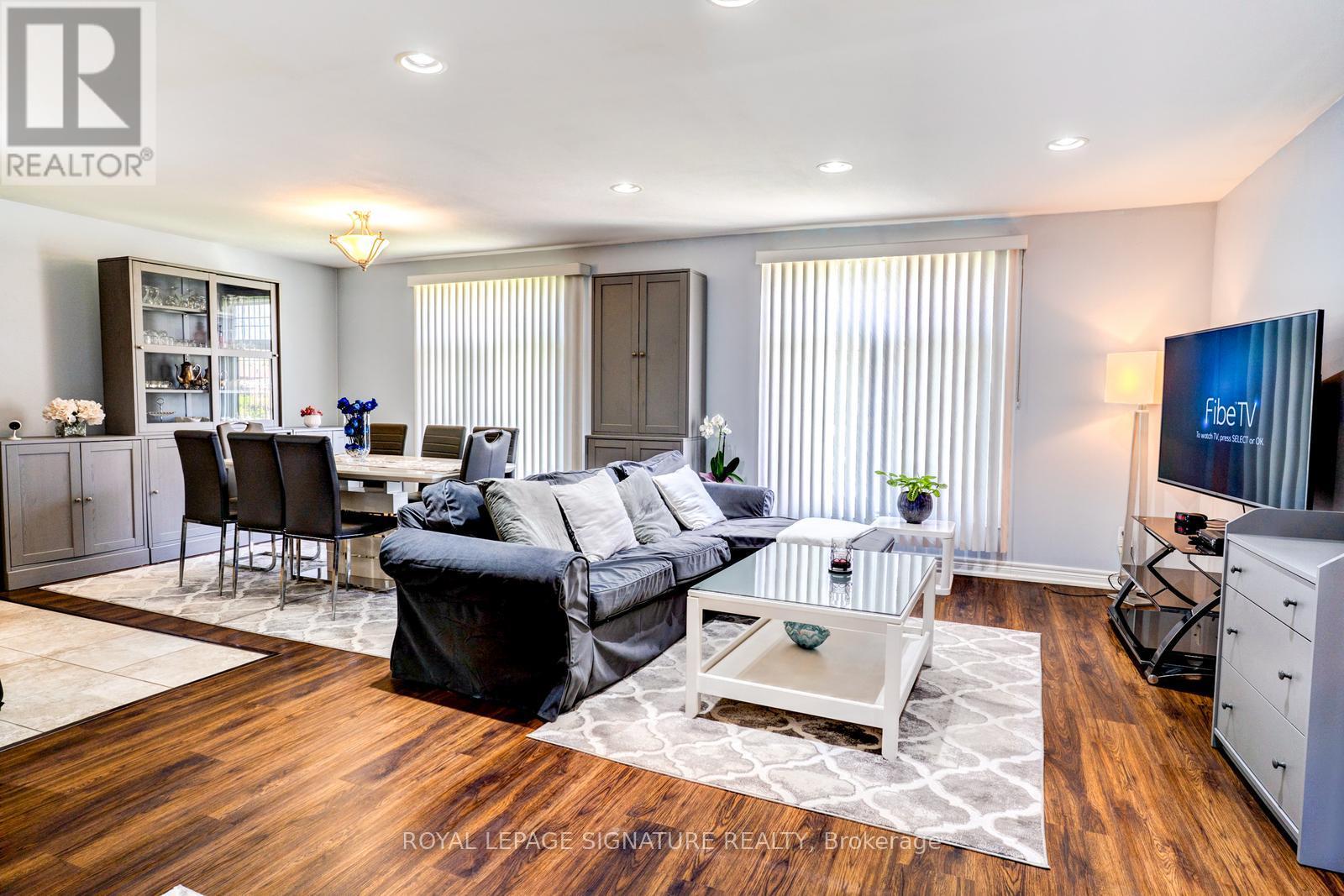 7639 Kittridge Drive, Mississauga, Ontario  L4T 3L9 - Photo 4 - W13504748