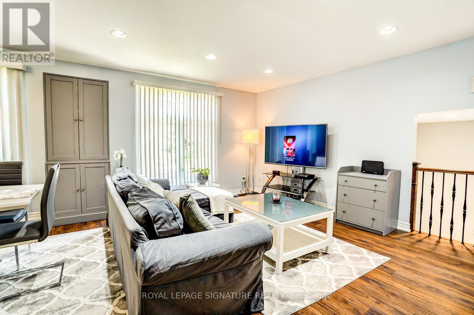 7639 Kittridge Drive, Mississauga, Ontario  L4T 3L9 - Photo 6 - W13504748