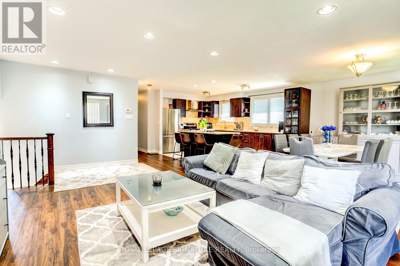 7639 Kittridge Drive, Mississauga, Ontario  L4T 3L9 - Photo 7 - W13504748