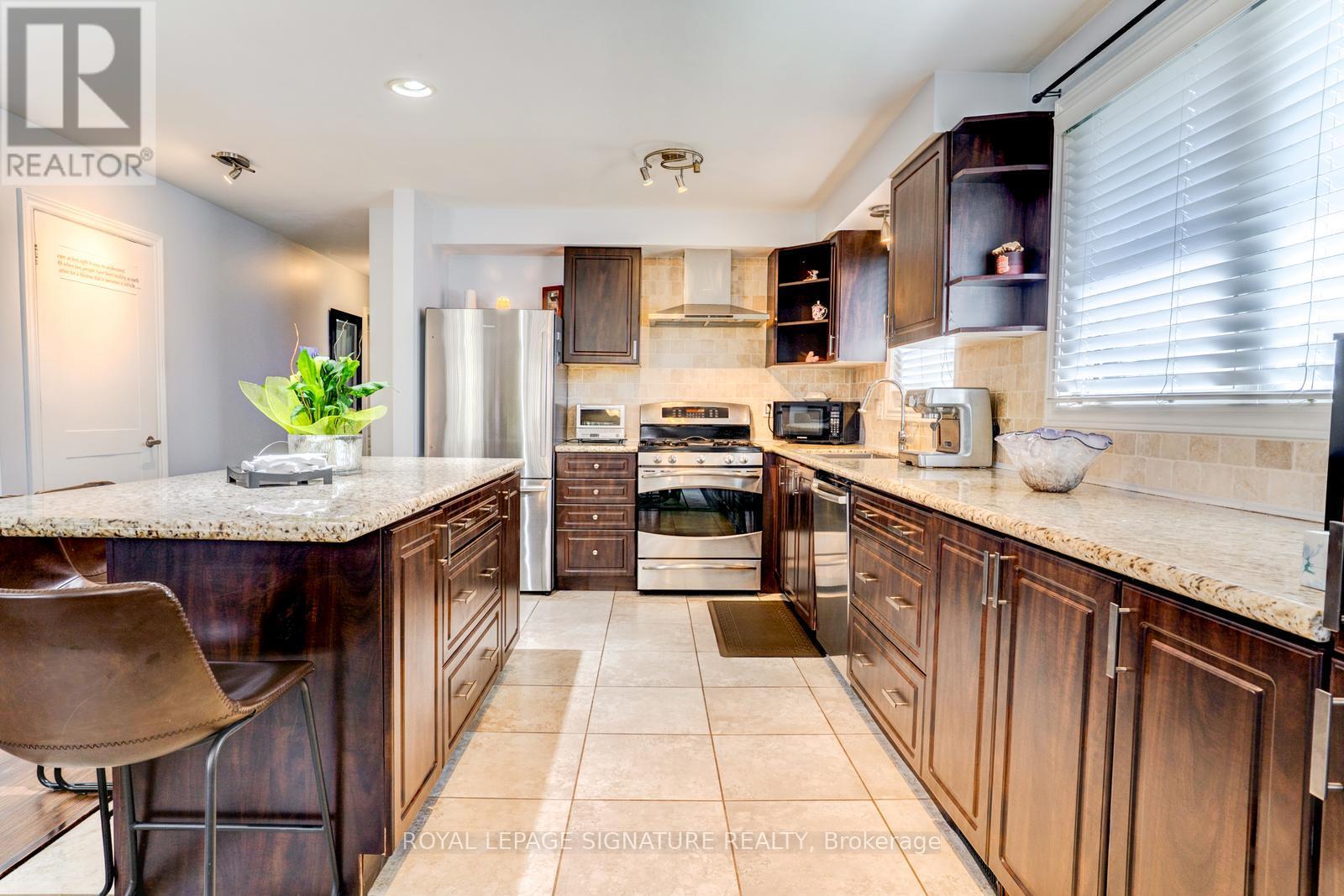 7639 Kittridge Drive, Mississauga, Ontario  L4T 3L9 - Photo 9 - W13504748