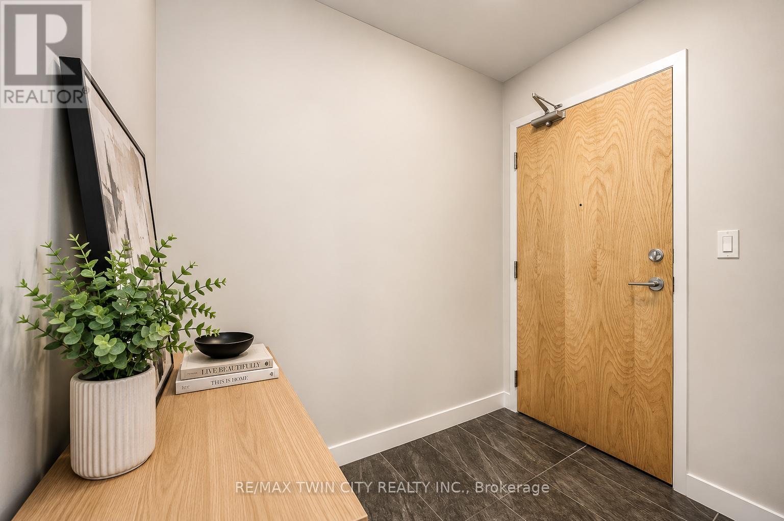 409 - 1 Victoria Street S, Kitchener, Ontario  N2G 1G1 - Photo 3 - X13504806