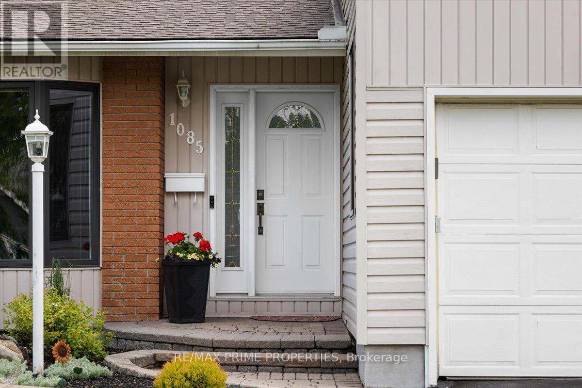 1085 Chateau Crescent, Ottawa, Ontario  K1C 2C9 - Photo 2 - X13504902