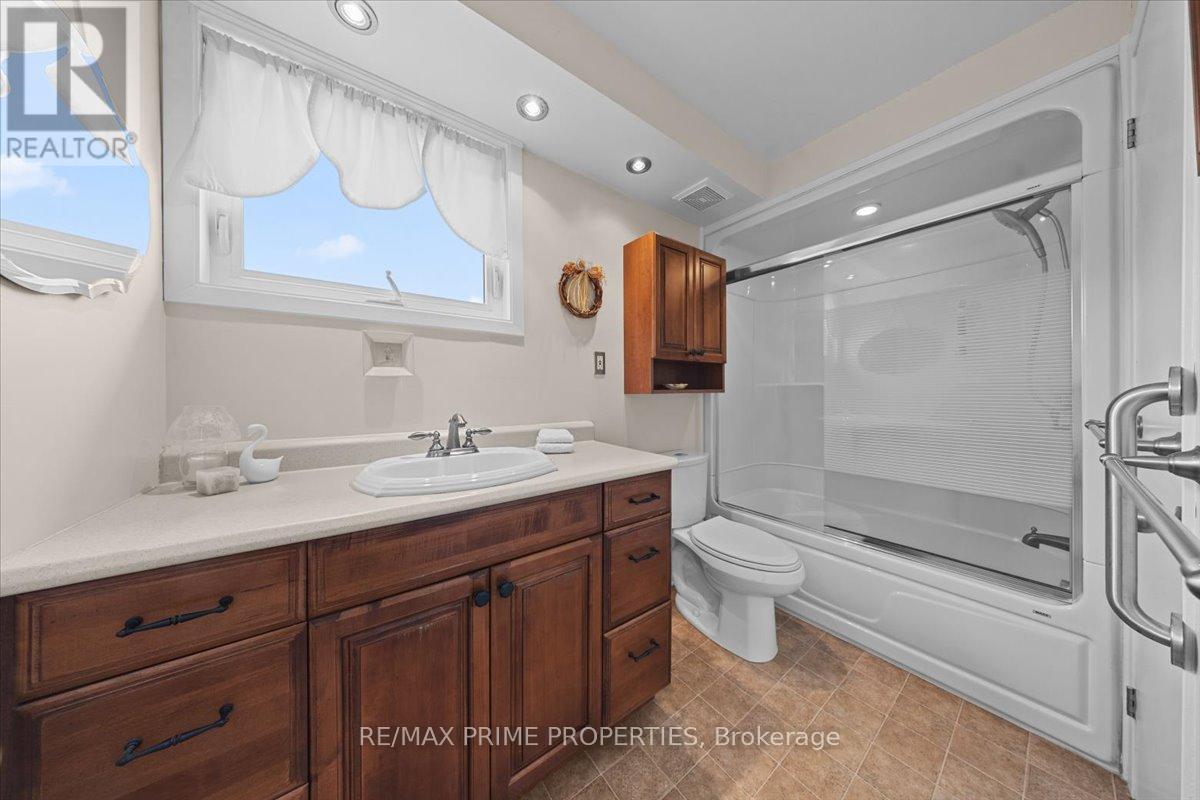 1085 Chateau Crescent, Ottawa, Ontario  K1C 2C9 - Photo 24 - X13504902