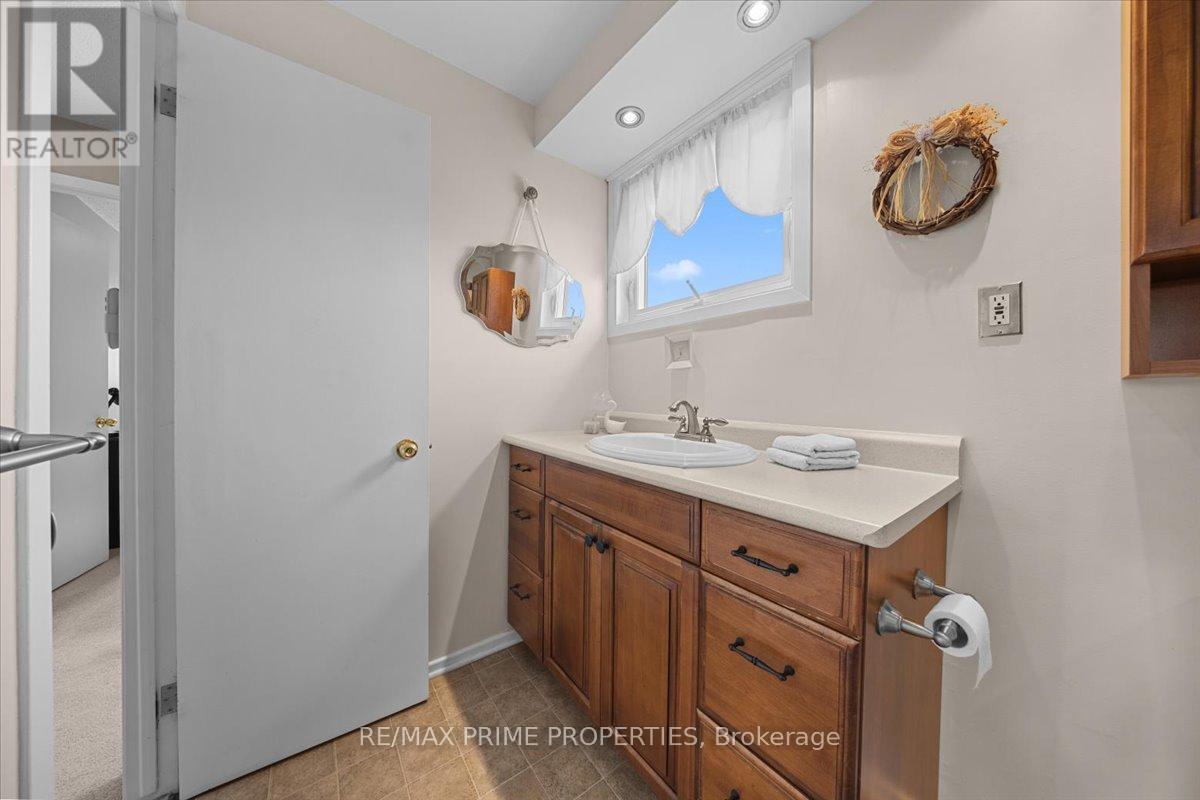 1085 Chateau Crescent, Ottawa, Ontario  K1C 2C9 - Photo 28 - X13504902