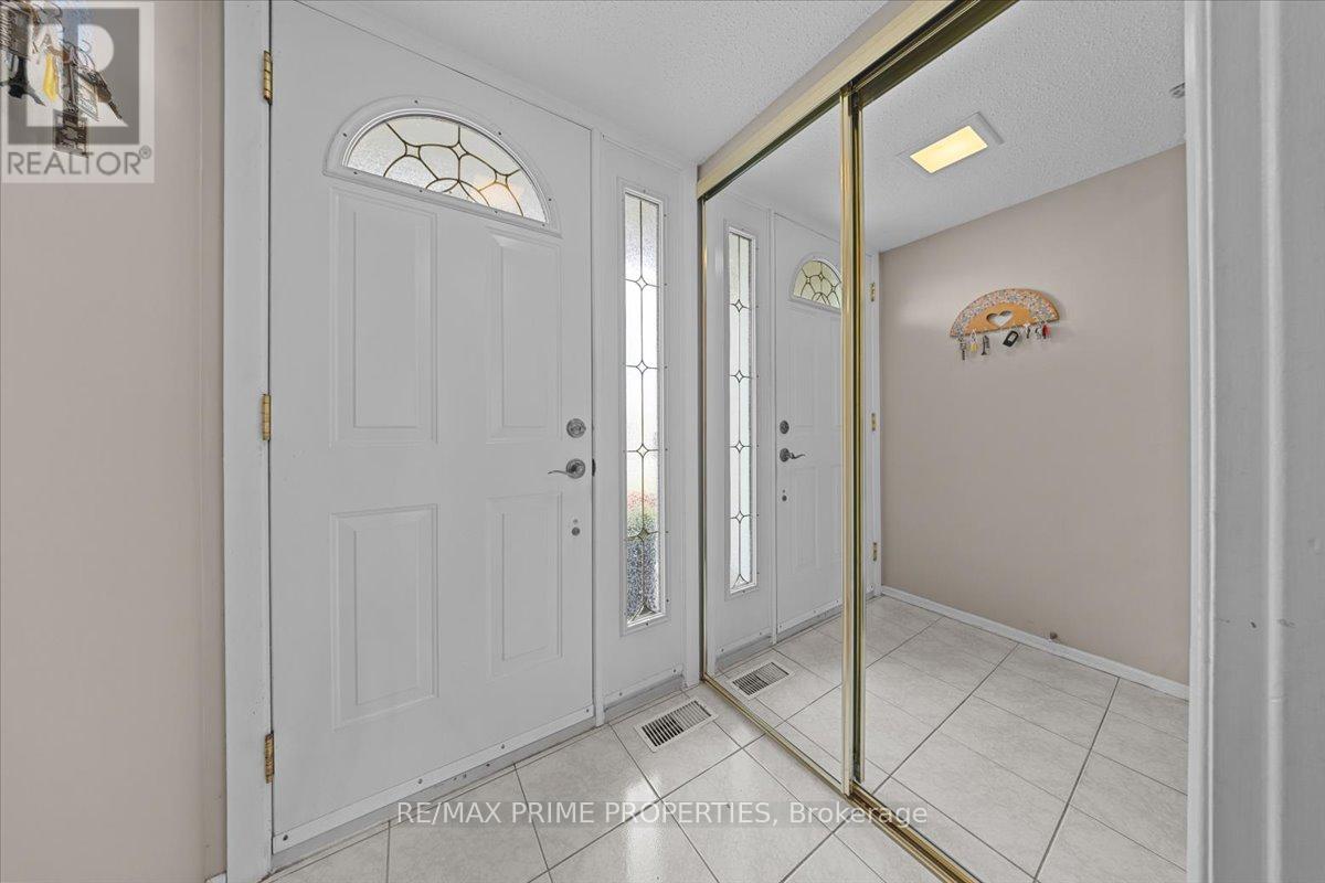 1085 Chateau Crescent, Ottawa, Ontario  K1C 2C9 - Photo 3 - X13504902
