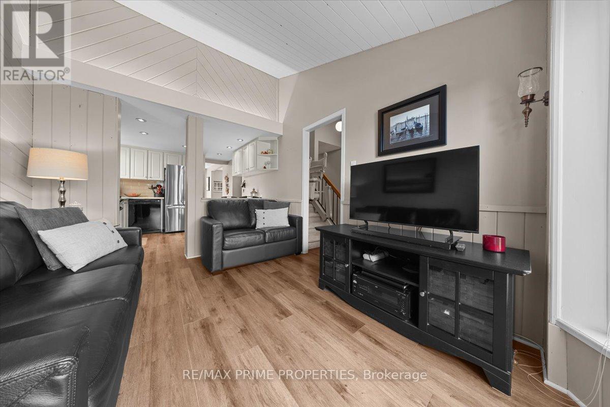 1085 Chateau Crescent, Ottawa, Ontario  K1C 2C9 - Photo 5 - X13504902