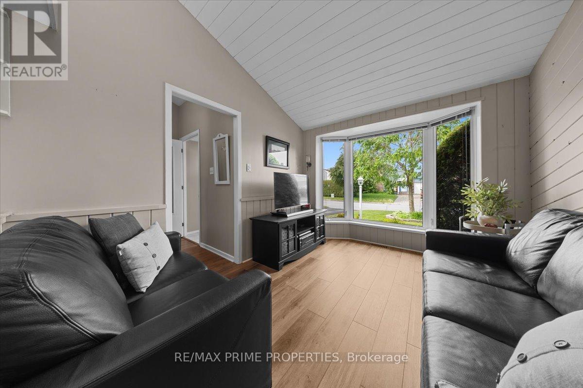 1085 Chateau Crescent, Ottawa, Ontario  K1C 2C9 - Photo 6 - X13504902