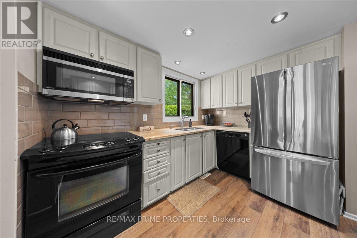 1085 Chateau Crescent, Ottawa, Ontario  K1C 2C9 - Photo 9 - X13504902