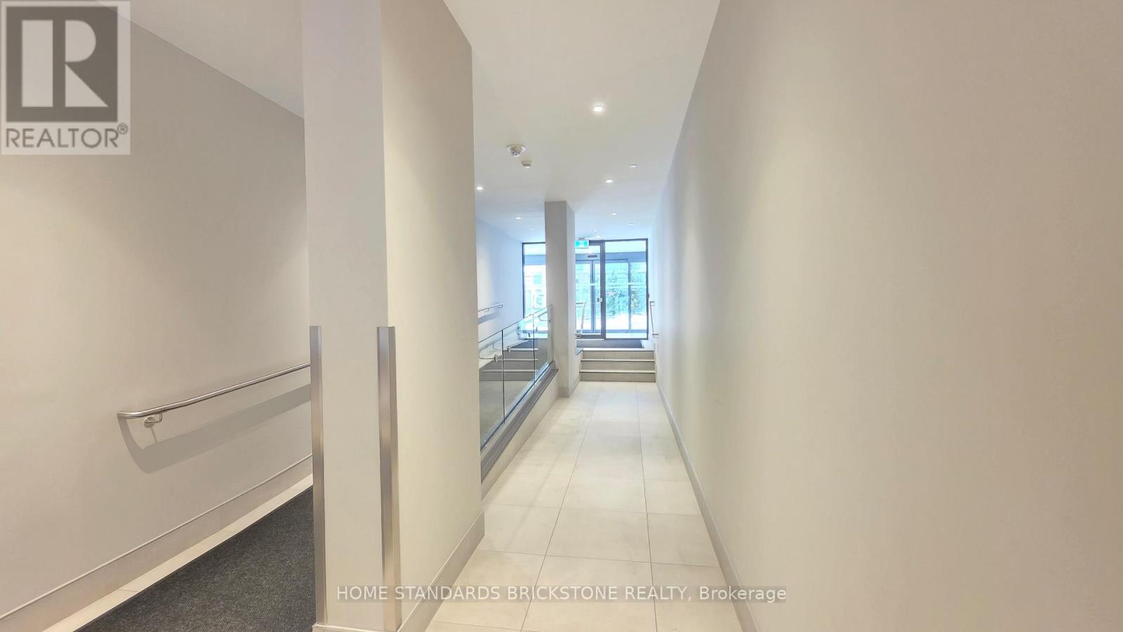 2023 - 3270 Sheppard Avenue E, Toronto, Ontario  M1T 3K3 - Photo 3 - E13504942