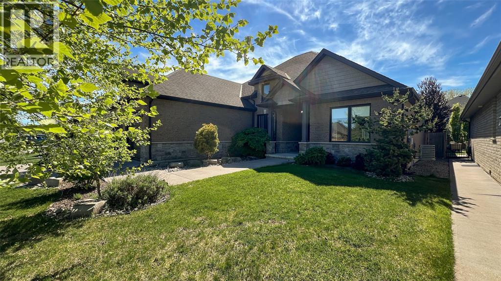 433 Autumn Breeze Drive, Sarnia photo 2