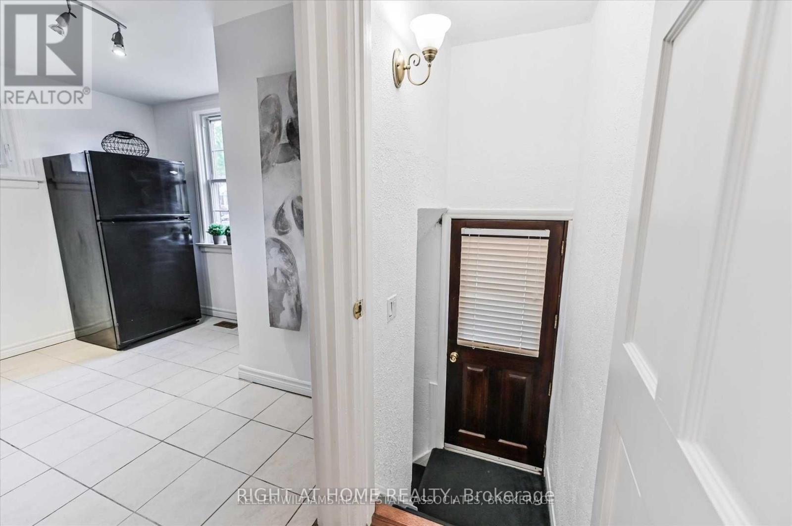 40 Plaxton Drive, Toronto, Ontario  M4B 2P9 - Photo 5 - E13504760