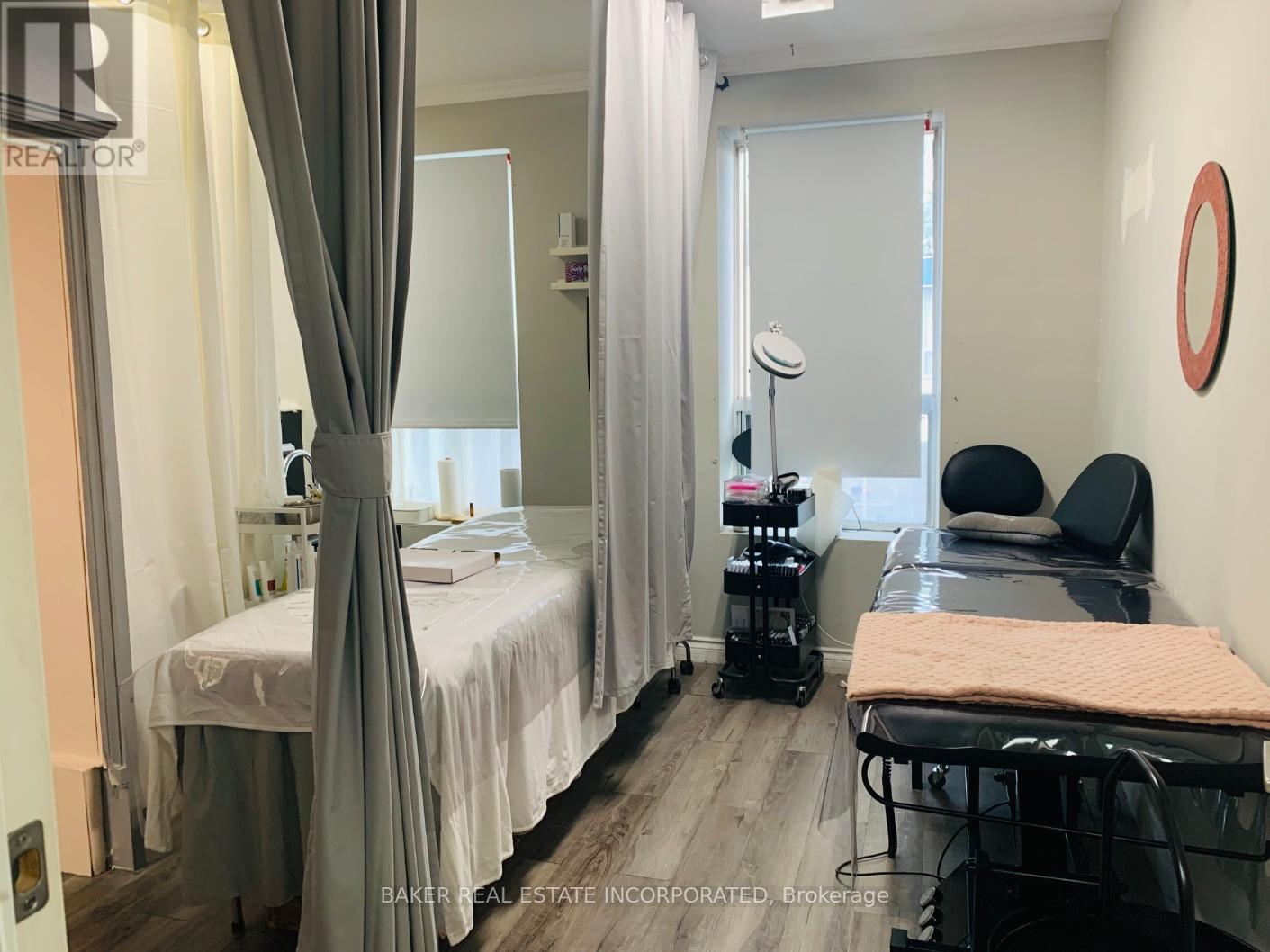 2nd Floor - 620 Bloor Street W, Toronto, Ontario  M6G 1K7 - Photo 2 - C12801630