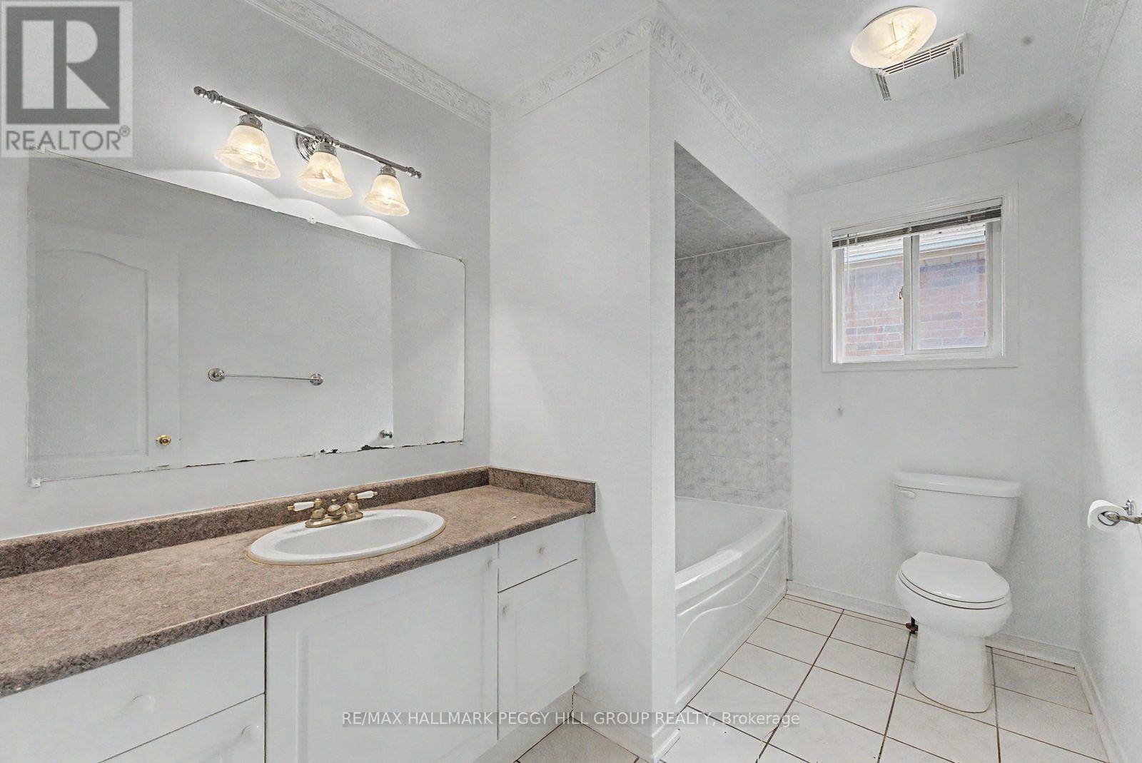 Upper - 332 Harvie Road, Barrie, Ontario  L4N 8H7 - Photo 10 - S13504968