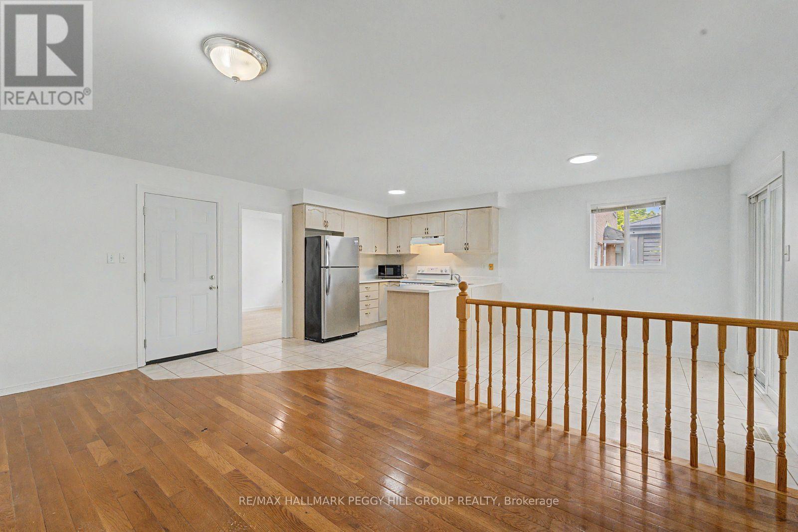 Upper - 332 Harvie Road, Barrie, Ontario  L4N 8H7 - Photo 2 - S13504968