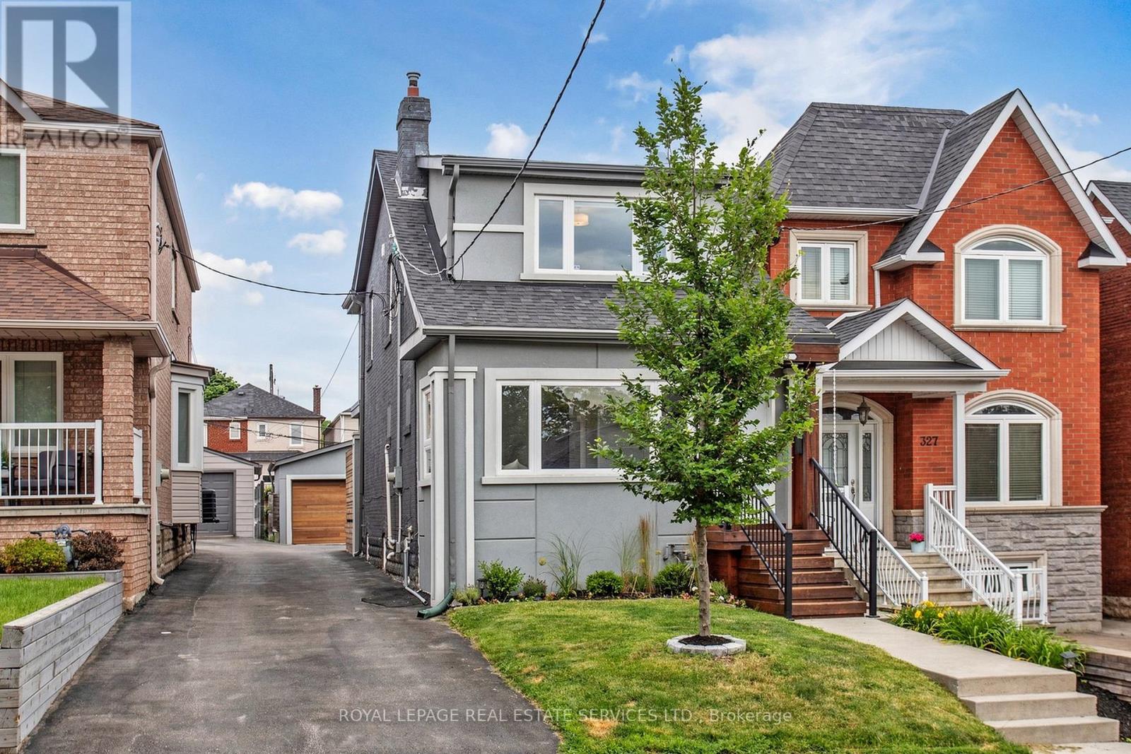 <div class="slider-price">$1,149,900</div><p>329 Nairn Avenue, Toronto, Ontario</p>