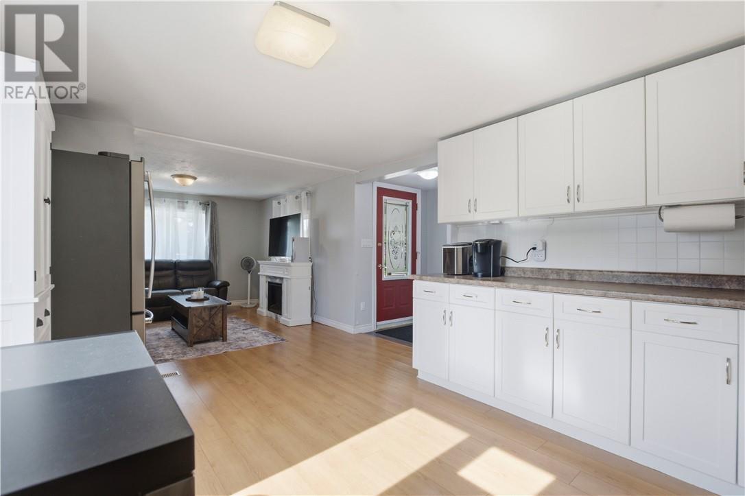 188 Janet Street, Greater Sudbury, Ontario  P3P 1H7 - Photo 4 - 2128916
