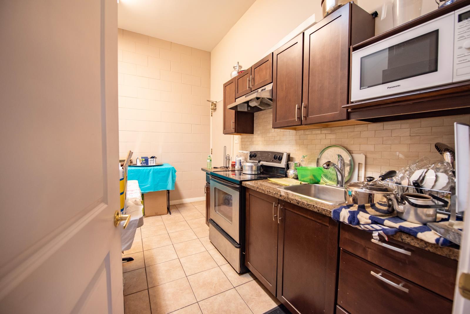 708 Ellice Ave, Winnipeg, Manitoba  R3G 0B1 - Photo 4 - 6a3d9d8c7686d4237ffae048
