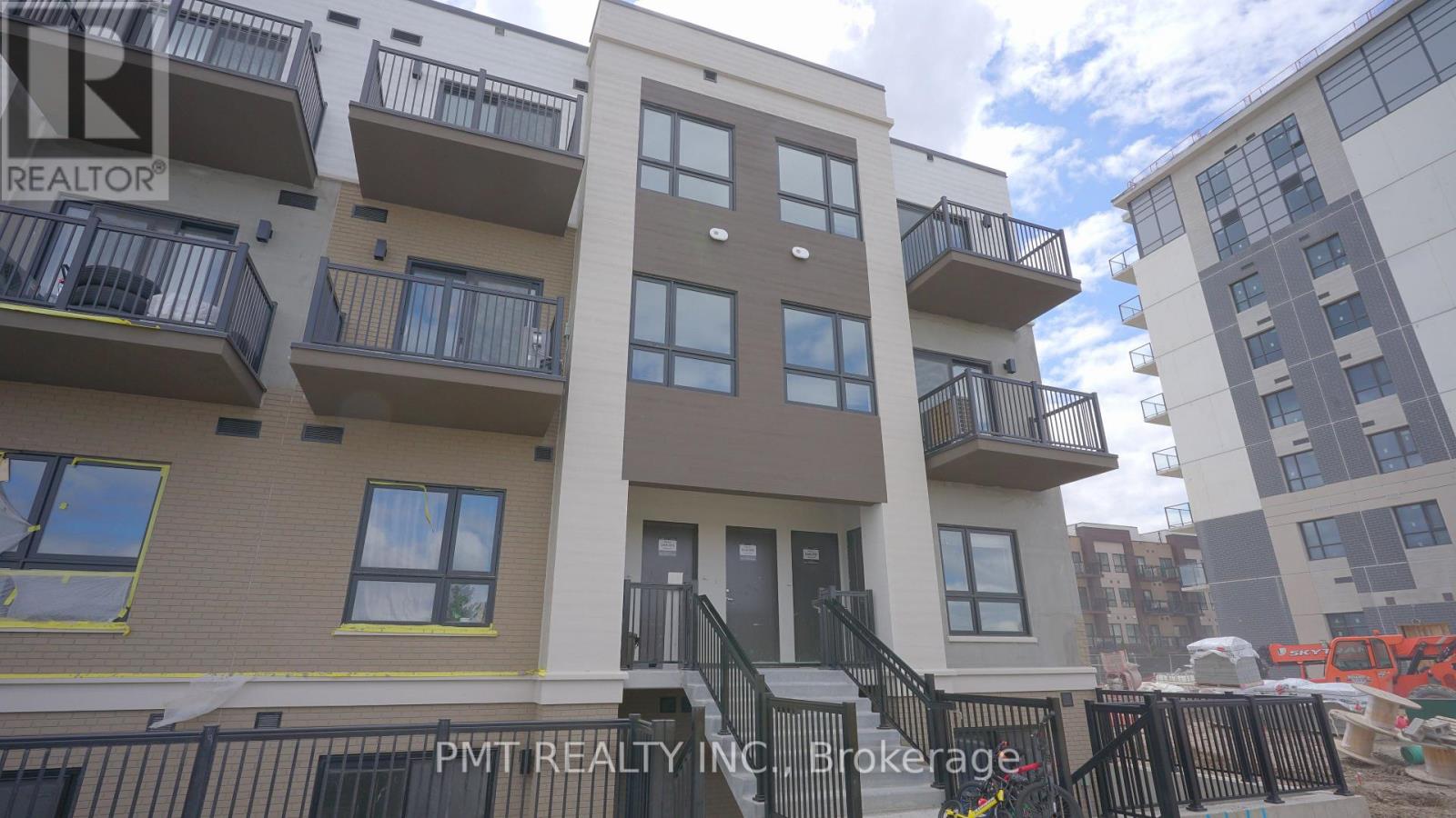 R27 - 25 PALACE STREET, Kitchener, Ontario