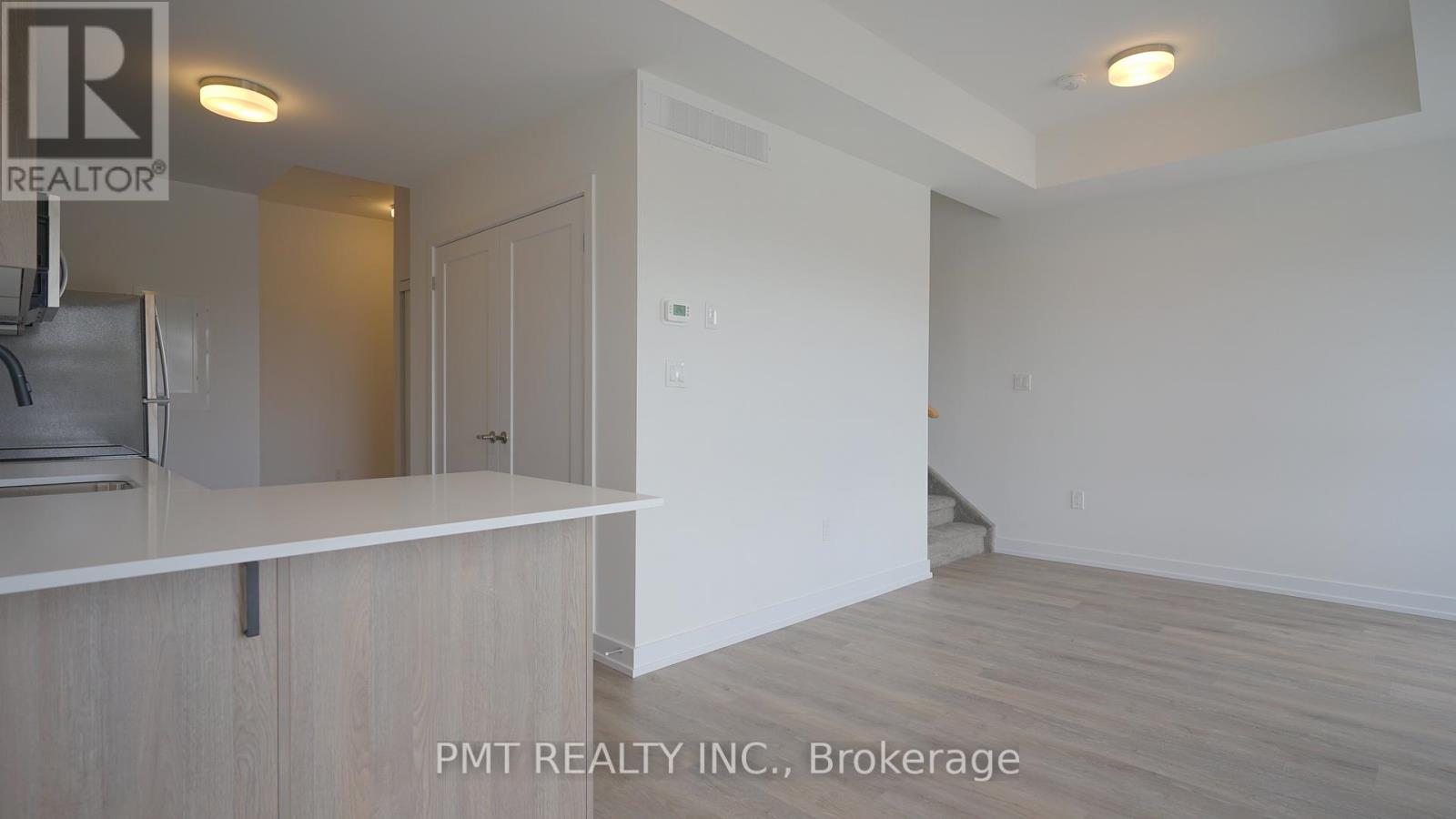 R27 - 25 Palace Street, Kitchener, Ontario  N2E 0L3 - Photo 4 - X13504938