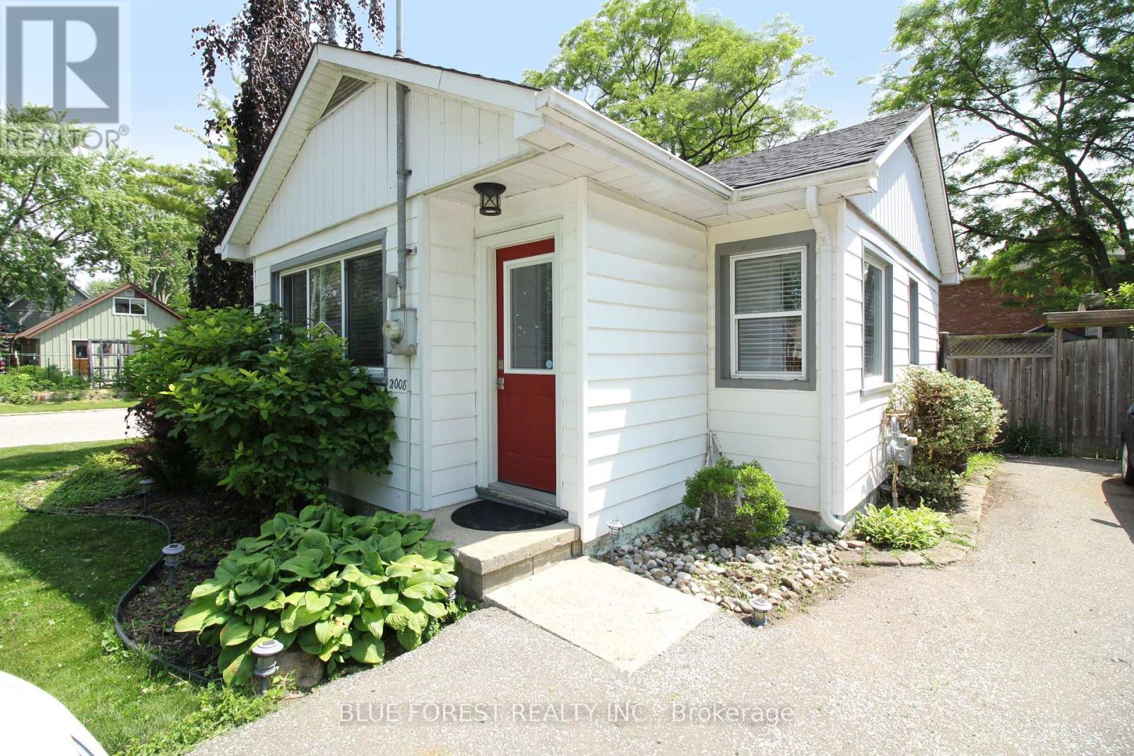 2008 OLIVE STREET, Sarnia, Ontario
