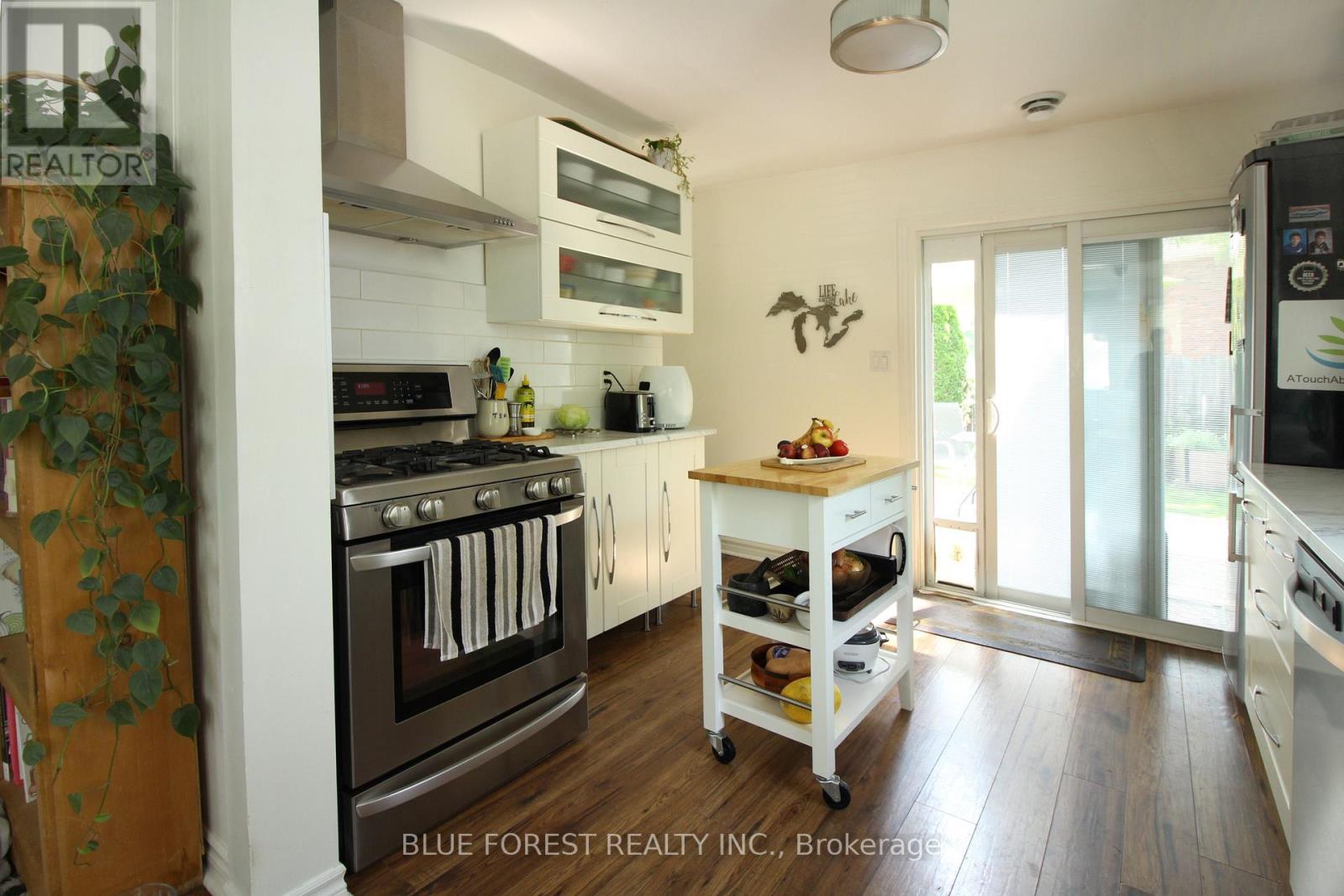 2008 Olive Street, Sarnia, Ontario  N0N 1C0 - Photo 4 - X13505080