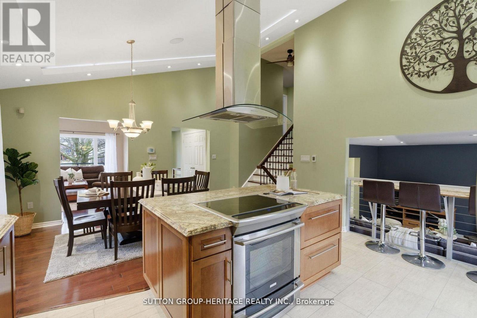 1886 Malden Crescent, Pickering, Ontario  L1V 3G4 - Photo 4 - E13226722
