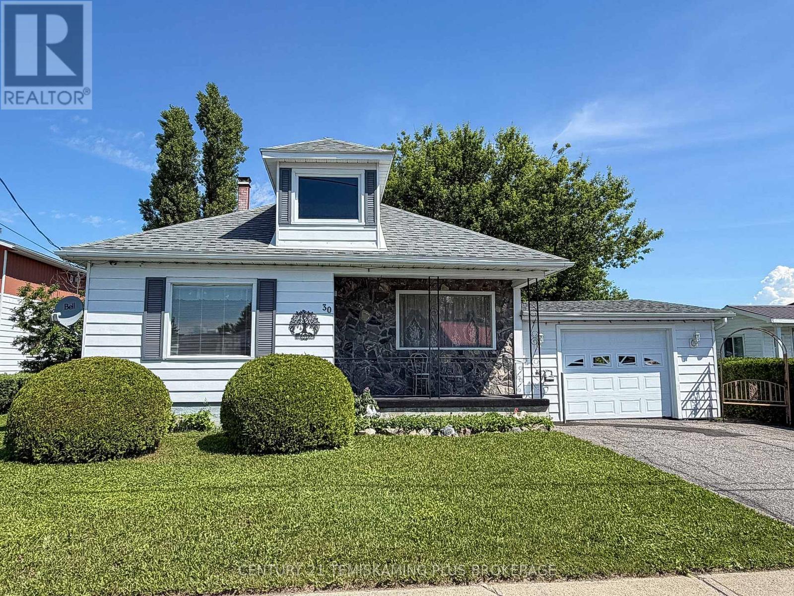 30 NINTH STREET E, Armstrong, Ontario