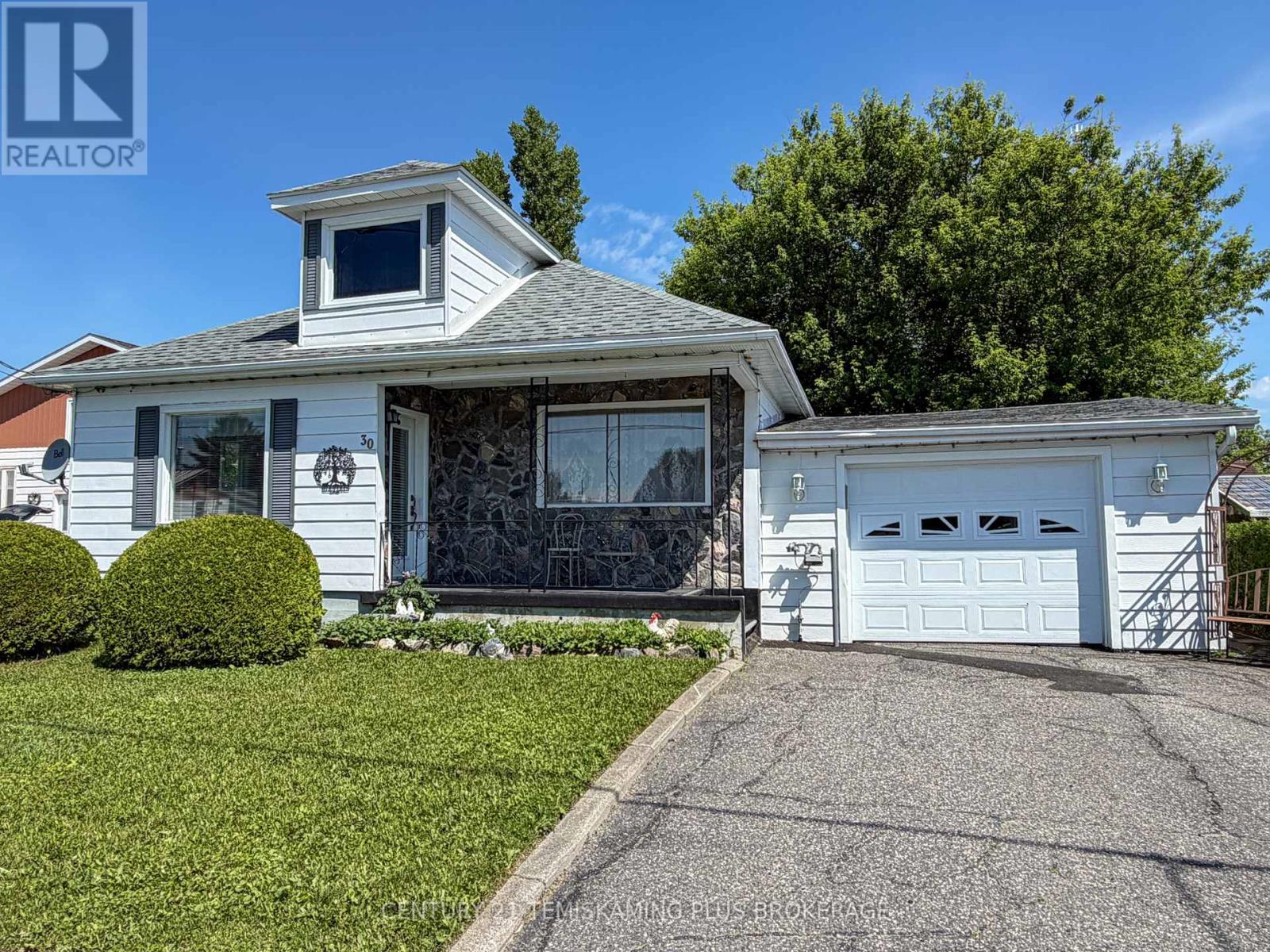 30 Ninth Street E, Armstrong, Ontario  P0J 1E0 - Photo 2 - T13504990