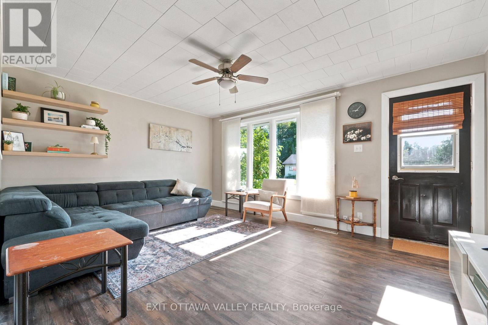 41 Huron Street, Deep River, Ontario  K0J 1P0 - Photo 2 - X13505218