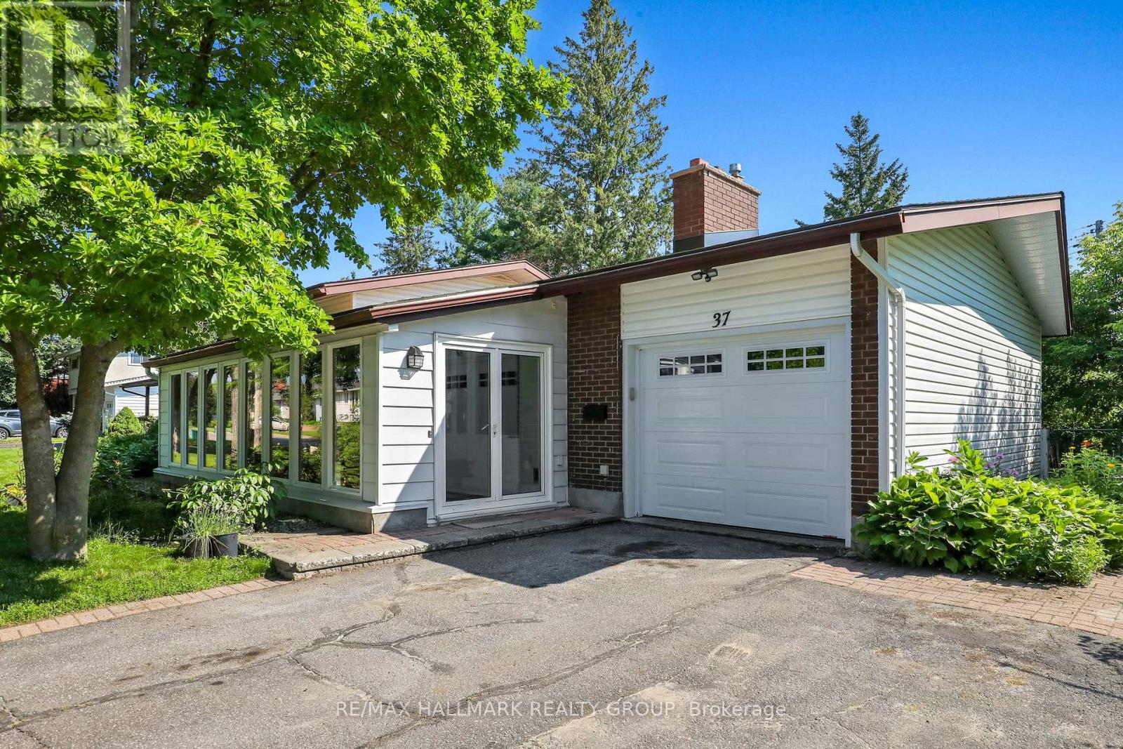 37 Lyall Street, Ottawa, Ontario  K2E 5G7 - Photo 2 - X13505154